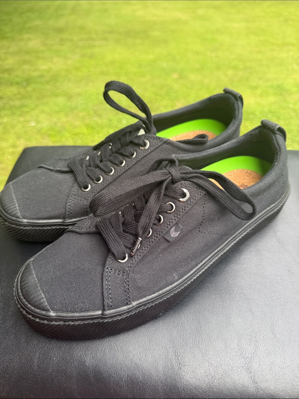 Cariuma OCA Low sneakers in All Black Canvas mens 9.5 womens 11
